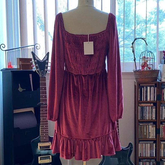 NWT Burgundy Velvet Long Sleeve Peasant Dress. Lauren Conrad. Size M. - Picture 2 of 3